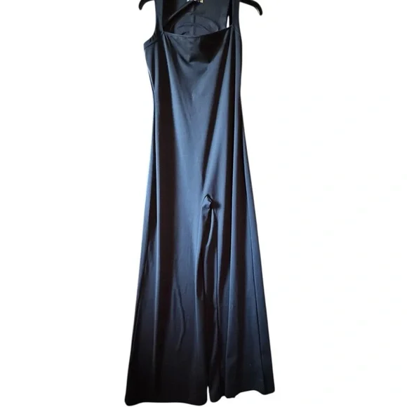 Chic Black Women's Jumpsuit - Picture 4 of 10